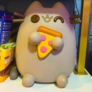 Jumbo Pusheen cat Funko 🐾 🍕